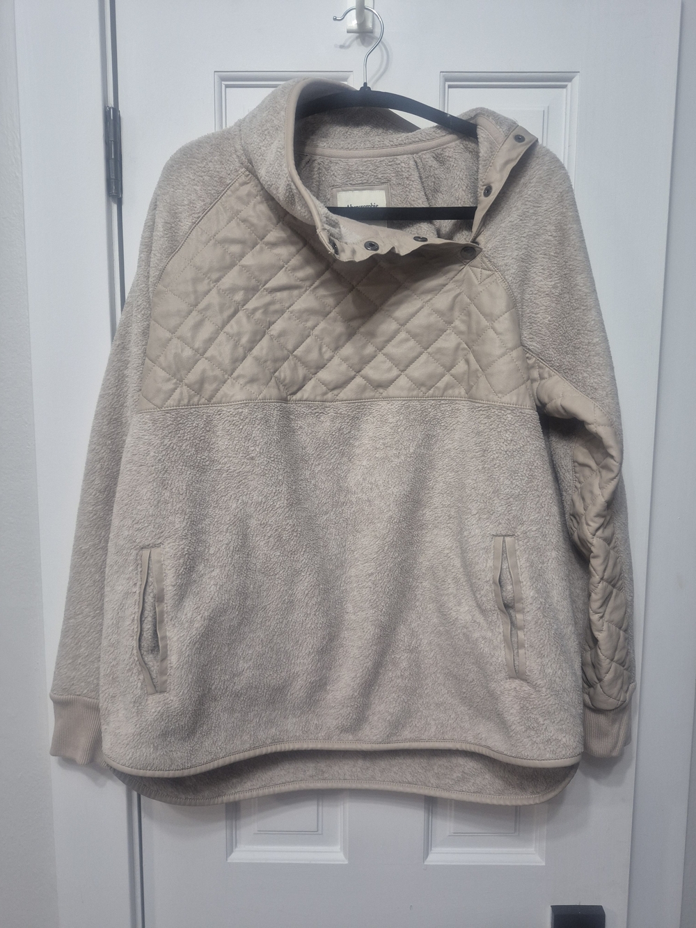 Abercrombie & Fitch Quilted Fleece Pullover - Light Beige